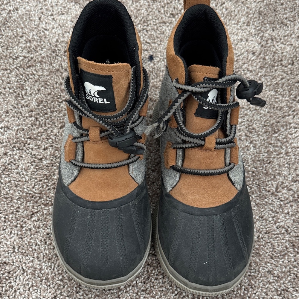 Sorel Black and Brown Lace-Up Boots
